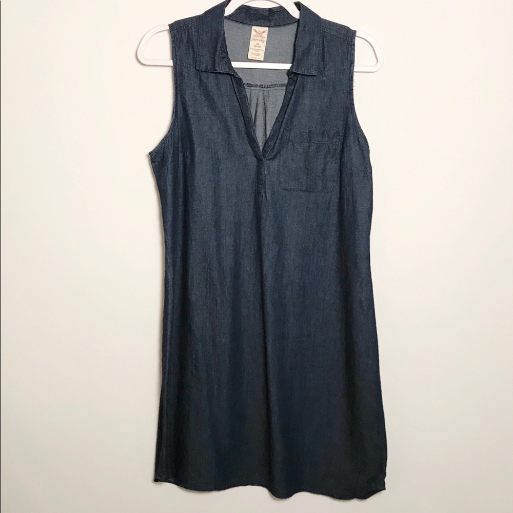 💫3/$12 Dark wash chambray shift dress size M